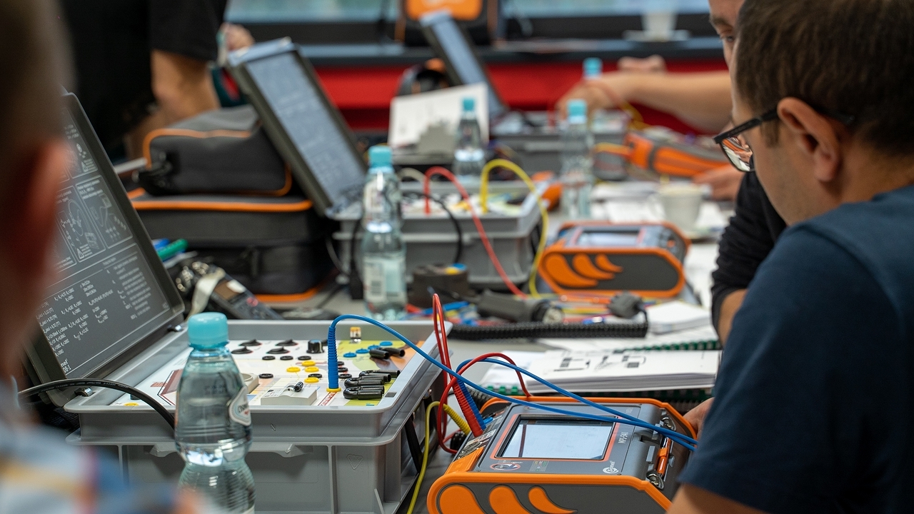 Zasady bezpieczeństwa przy pomiarach elektrycznych Zasady bezpieczeństwa przy pomiarach elektrycznych